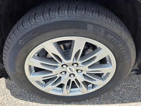 Certified 2025 Ford Explorer Platinum RWD image 11
