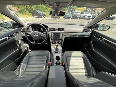 Used 2018 Volkswagen Passat 2.0T SEL Premium FWD image 13