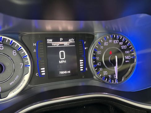 Used 2015 Chrysler 200 Limited image 40