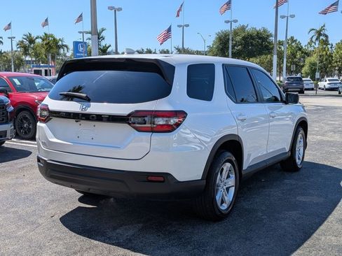 Used 2023 Honda Pilot LX image 5