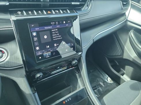 Used 2023 Jeep Grand Cherokee L Laredo image 28