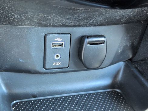 Used 2017 Nissan Rogue SV FWD image 22