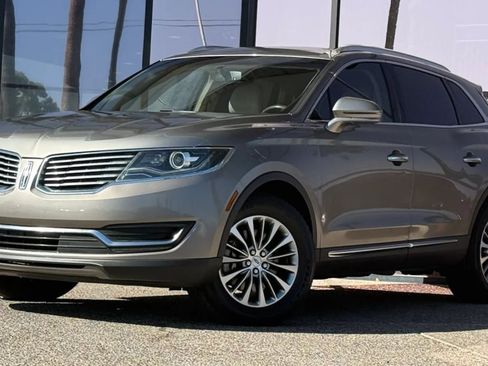 Used 2016 Lincoln MKX Select w/ Select Plus Package FWD image 2