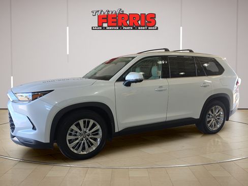 Used 2025 Toyota Grand Highlander AWD image 1