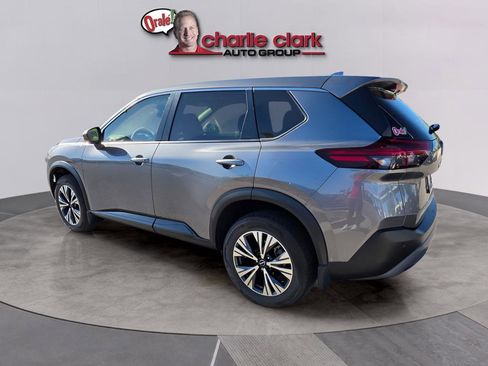Used 2023 Nissan Rogue SV FWD image 3