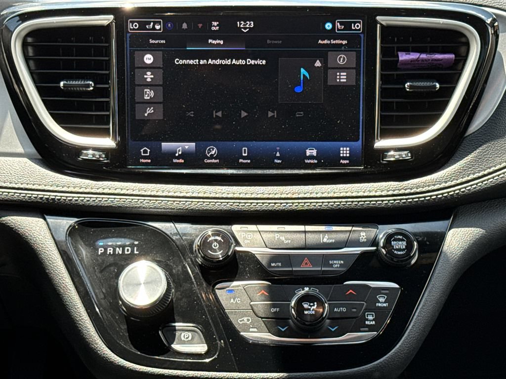 Used 2024 Chrysler Pacifica Limited FWD image 13