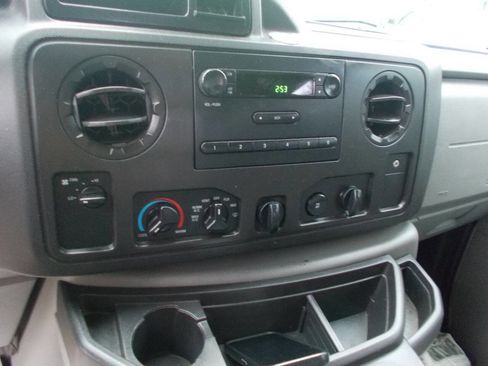Used 2014 Ford E-250 and Econoline 250 w/ Power Group image 14