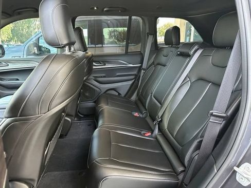 Used 2025 Jeep Grand Cherokee Limited RWD image 15