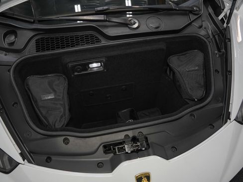 Used 2018 Lamborghini Huracan Performante AWD/4WD image 43
