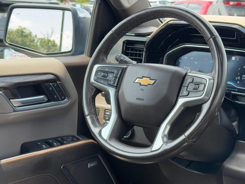 Used 2022 Chevrolet Silverado 1500 LTZ w/ LTZ Premium Package AWD/4WD image 12