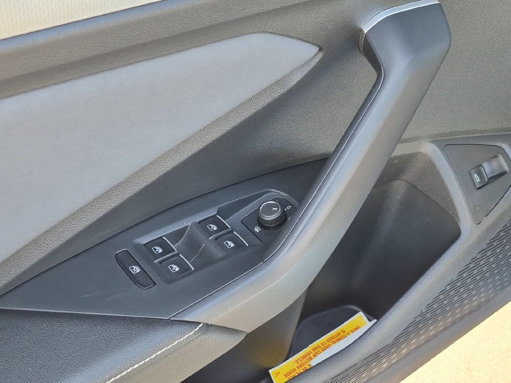 Used 2025 Volkswagen Jetta SE FWD image 13