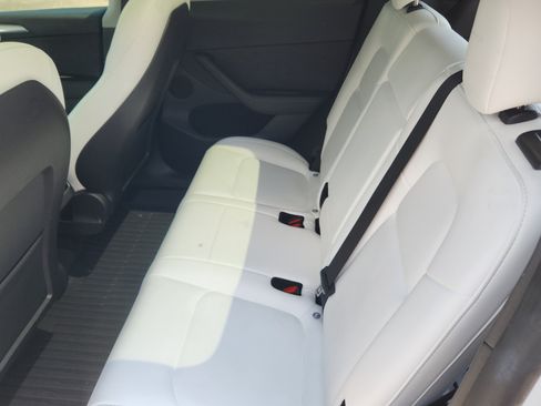 Used 2022 Tesla Model Y Performance AWD/4WD image 17