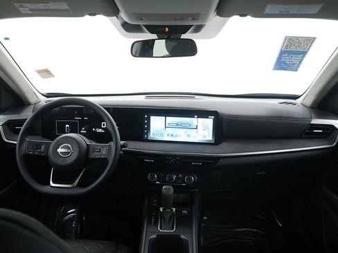 Used 2025 Nissan Kicks SV image 12