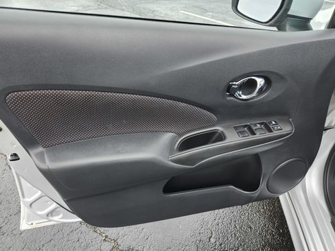 Used 2018 Nissan Versa Note SR FWD image 23