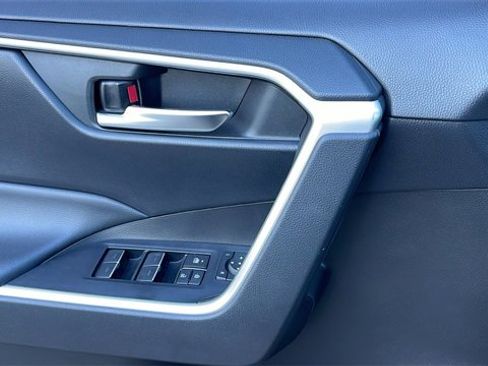 Used 2022 Toyota RAV4 XLE Premium image 27