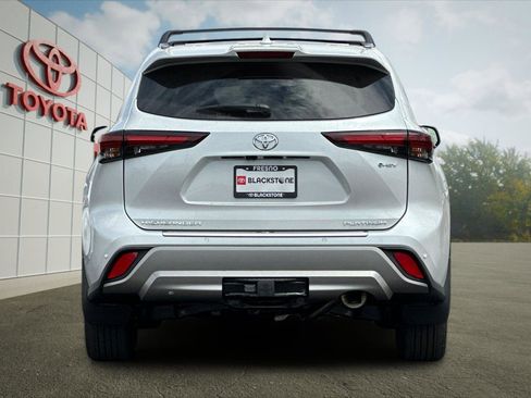 Certified 2026 Toyota Highlander Platinum AWD/4WD image 4