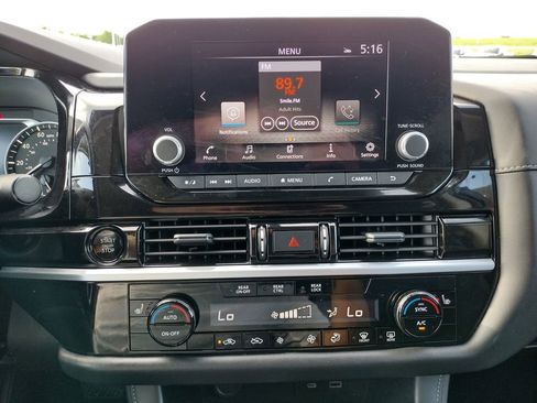 Used 2025 Nissan Pathfinder SV FWD image 3