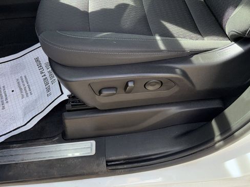 Used 2025 Chevrolet Silverado 1500 LT image 15