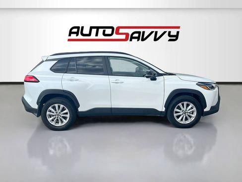 Used 2025 Toyota Corolla Cross LE image 8