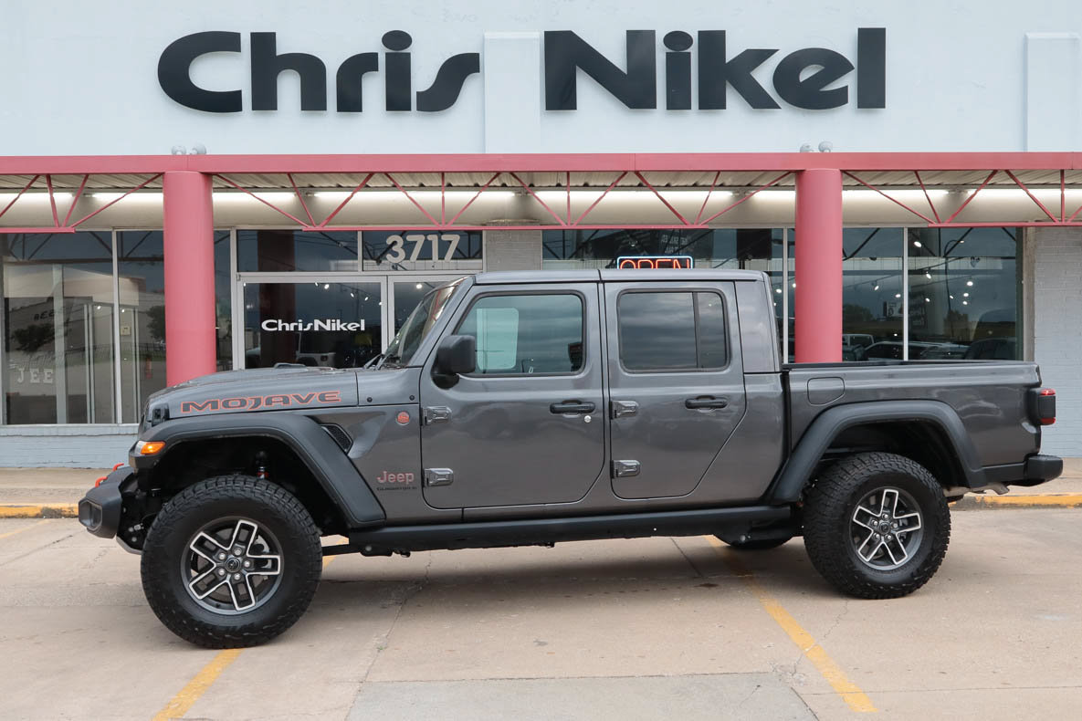 Used 2025 Jeep Gladiator Mojave w/ Convenience Group AWD/4WD image 1