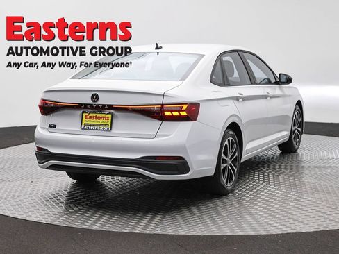 Used 2025 Volkswagen Jetta Sport FWD image 5