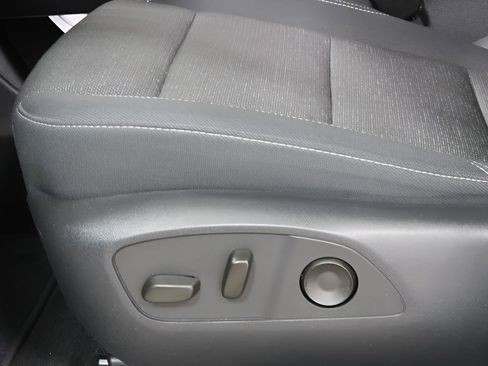 Used 2025 Chevrolet Traverse LT w/ Midnight/Sport Edition FWD image 19