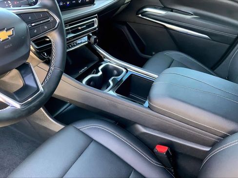 Used 2025 Chevrolet Traverse LT w/ LPO, Floor Liner Package FWD image 16