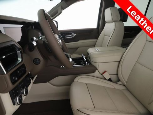 Used 2025 GMC Yukon Denali w/ Denali Reserve Package image 17