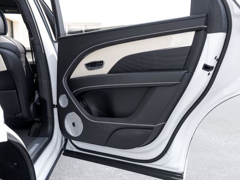Certified 2023 Bentley Bentayga Extended Wheelbase AWD/4WD image 35