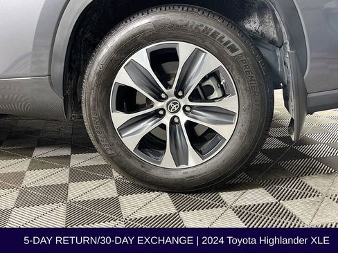 Used 2024 Toyota Highlander XLE image 35