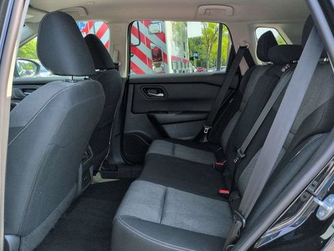 Used 2024 Nissan Rogue SV FWD image 13