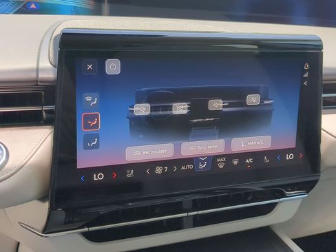 New 2026 Lincoln Nautilus Premier AWD/4WD image 17