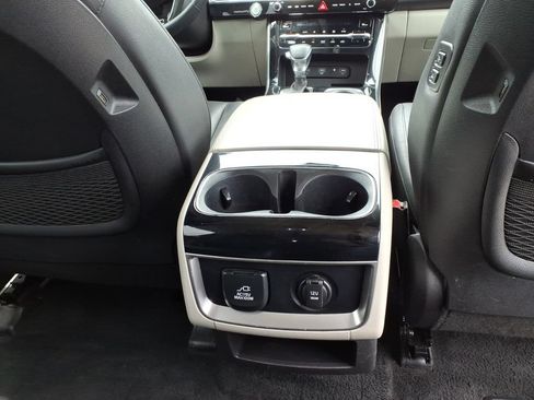 Used 2022 Kia Carnival SX Prestige FWD image 17