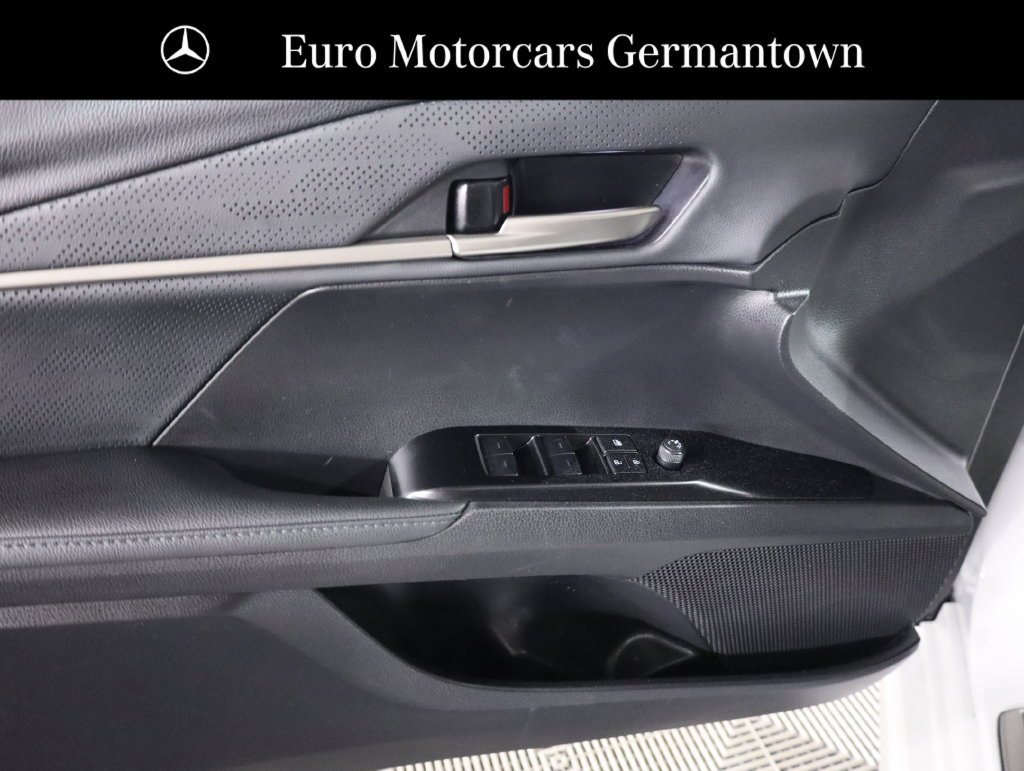 Used 2025 Toyota Camry XSE FWD image 18