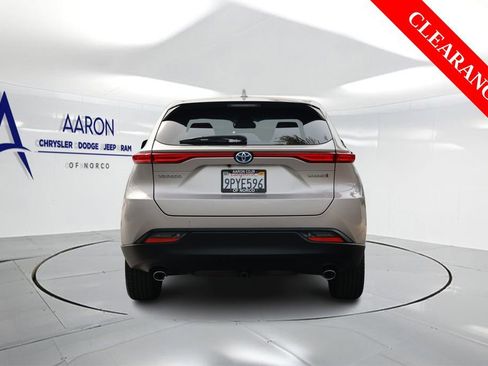 Used 2021 Toyota Venza LE w/ Carpet Mat Package (TMS) AWD/4WD image 3