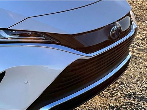 Used 2022 Toyota Venza XLE image 29