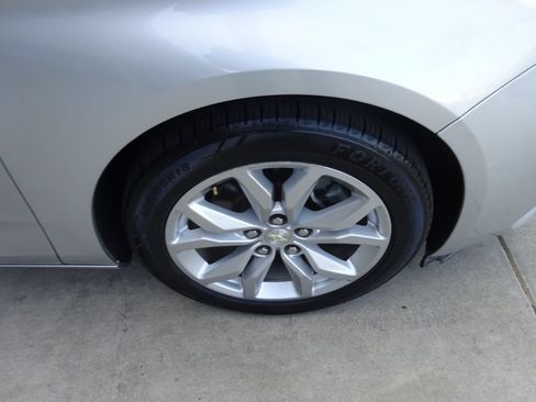 Used 2018 Chevrolet Impala LT w/ LT Entertainment Package FWD image 10