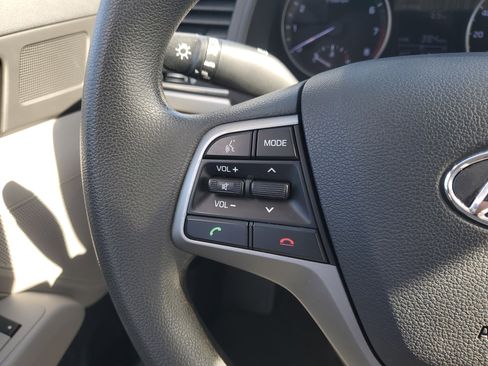 Used 2017 Hyundai Elantra SE image 18