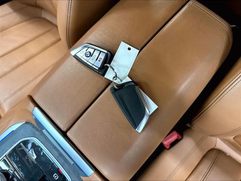 Used 2022 BMW X5 xDrive40i w/ M Sport Package AWD/4WD image 13