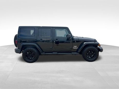 Used 2013 Jeep Wrangler Unlimited Sahara w/ Connectivity Group AWD/4WD image 8