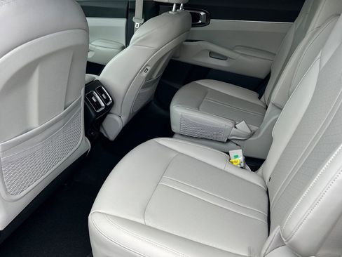 Certified 2023 Kia Sorento EX AWD/4WD image 12