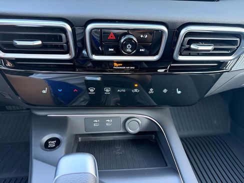 New 2026 Nissan Sentra SV w/ SV Convenience Package FWD image 20