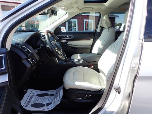 Used 2018 Ford Explorer Platinum AWD/4WD image 8