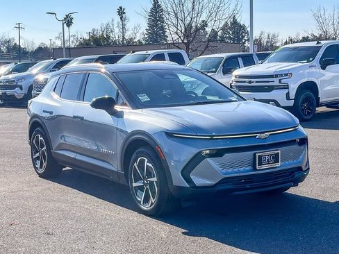 New 2026 Chevrolet Equinox EV LT image 5