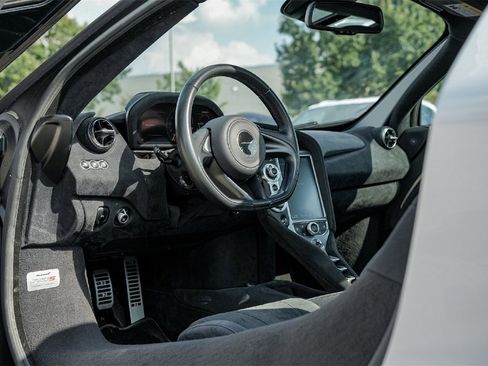 Used 2018 McLaren 720S image 15