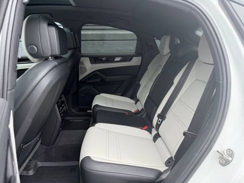 Certified 2026 Porsche Cayenne E-Hybrid Coupe AWD/4WD image 19