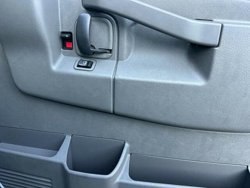 Used 2017 GMC Savana 2500 image 19