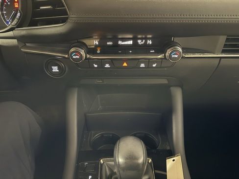 Used 2019 MAZDA MAZDA3 AWD Hatchback w/ Preferred Pkg image 13