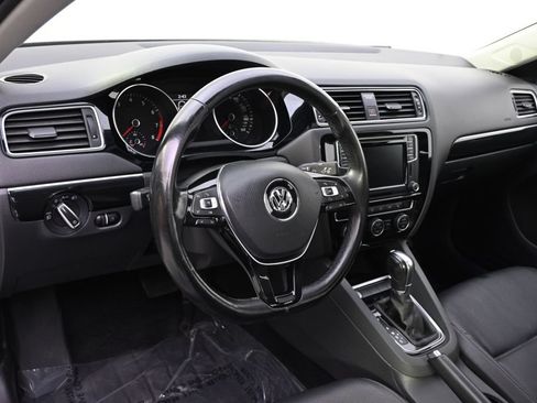 Used 2017 Volkswagen Jetta SEL FWD image 11