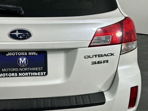 Used 2010 Subaru Outback 3.6R Limited AWD/4WD image 22